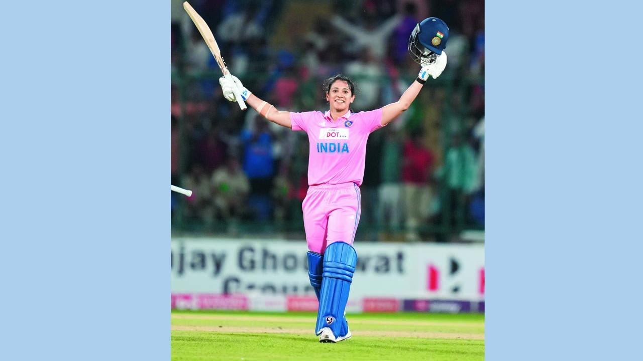 સ્મૃતિ માન્ધનાએ ૬૩ બૉલમાં ૧૭ ફોર અને ૫ સિક્સરની મદદથી ૧૨૫ રનની ફટકારી ફાસ્ટેટ સેન્ચુરી